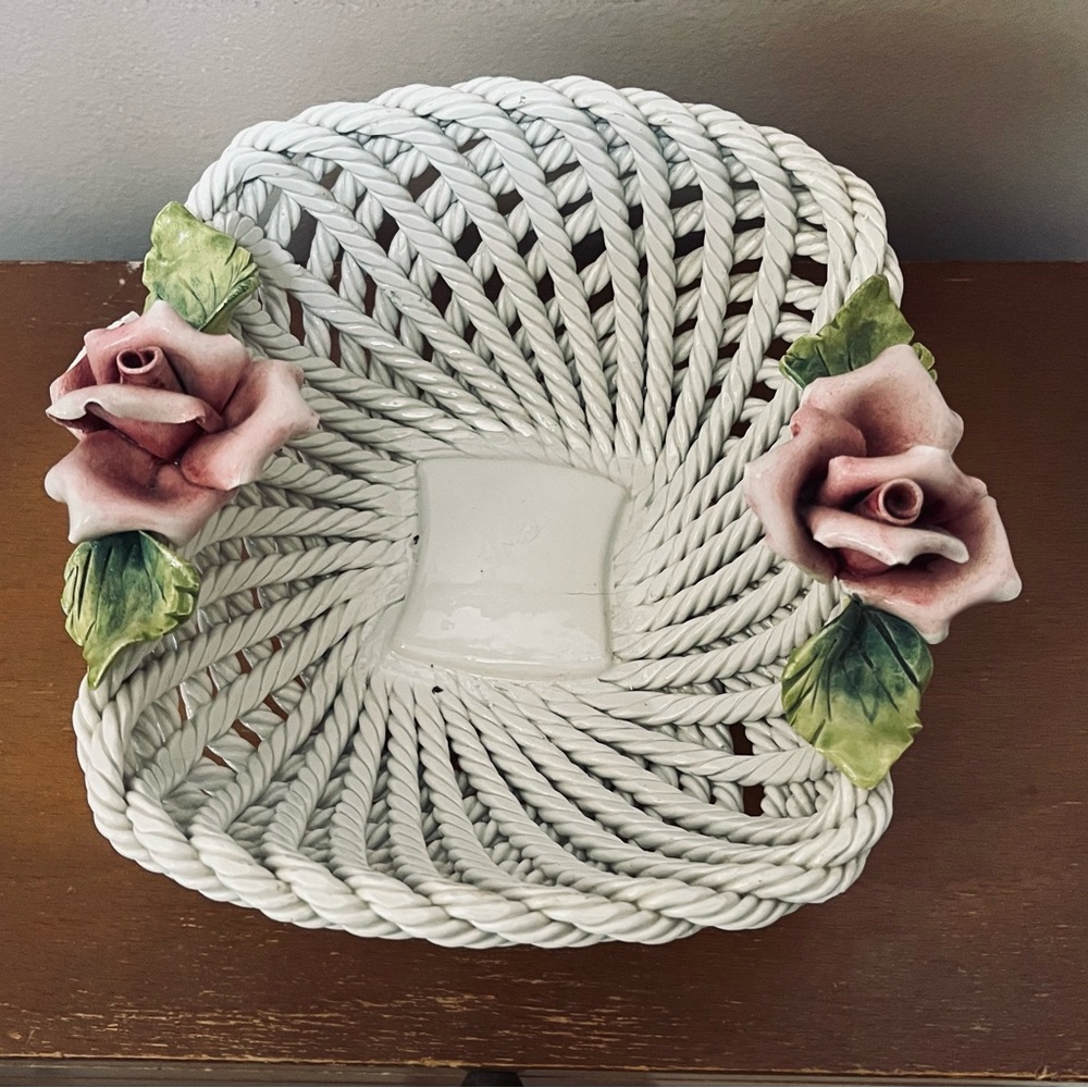 1970s Vintage Italian Capodimonte Porcelain White Woven Basket with Pink Roses